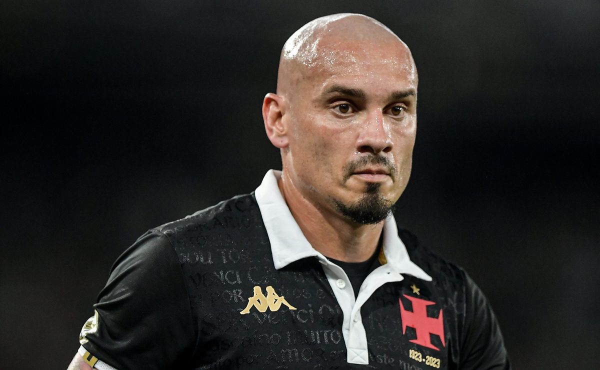 maicon, do vasco, tem problema na coxa e vira dúvida para rafael paiva