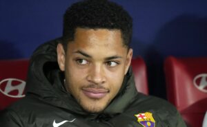 vitor roque no flamengo: barcelona aceita negociar e empréstimo ganha força para saída do camisa 19