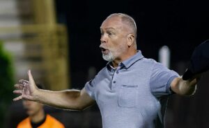 mano menezes vê juventude superior em vitória sobre o fluminense em caxias do sul: “não conseguimos sustentar” 