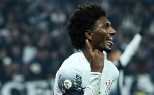 talles magno marca em estreia e garante saída do corinthians do z 4