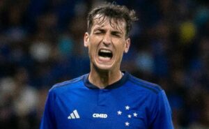 entenda a gravidade e o tempo de recuperação de dinenno, atacante do cruzeiro