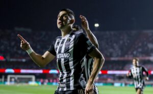 nos acréscimos, galo bate tricolor no morumbis pela copa do brasil
