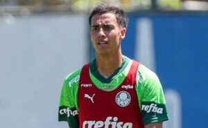 vitor reis não treina e situação do zagueiro vira problema no palmeiras