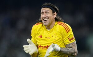 cássio 'vira a casaca' e elege o gol mais bonito que sofreu na carreira: "não tinha o que fazer"