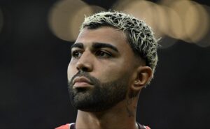 após elogiar michael, gabigol assusta nação no meio de jogo do flamengo; craque apaga tudo no instagram