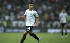 renato se despede de gustavo nunes, vendido pelo grêmio ao brentford ing: “seja muito feliz”