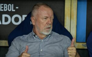 com bernal no lugar de andré, mano menezes define escalação do fluminense para encarar o são paulo