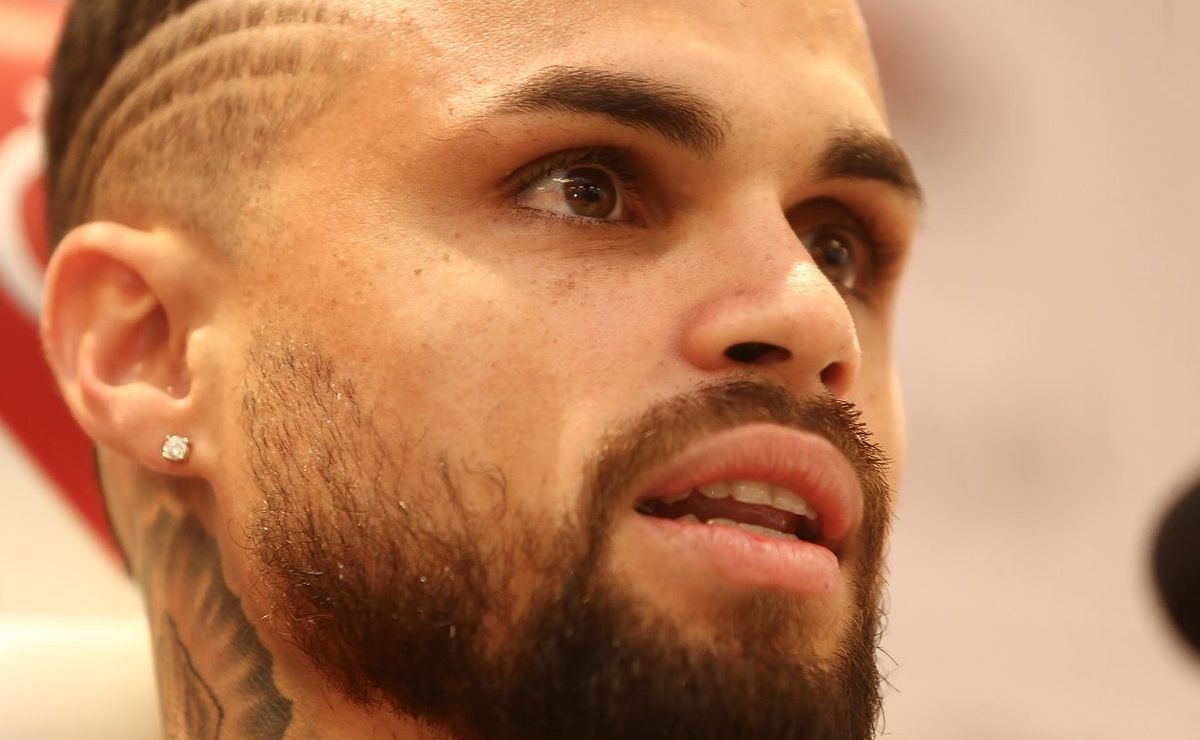 câmera flagra atitude de michael no treino e torcida do flamengo atribuiu a jorge jesus