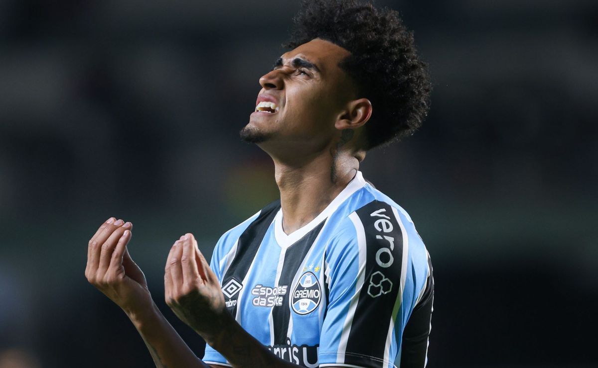 du queiroz tem lesão revelada e tempo desfalque complica o grêmio na sequência da temporada