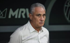 varela continua sendo dúvida na escalação de tite para o próximo jogo do flamengo