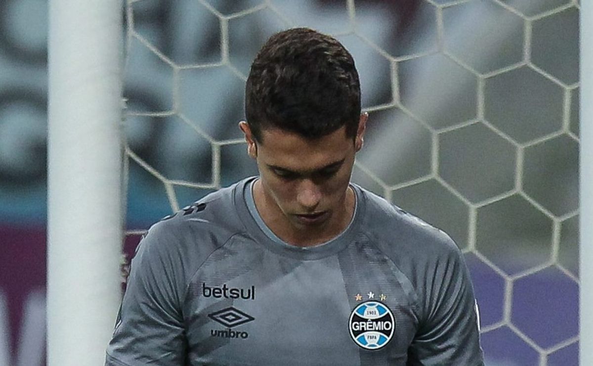 grêmio toma decisão sobre brenno e goleiro deve sair do imortal