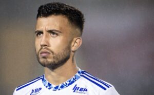 Áudio do var chega no cruzeiro e parte da torcida reconhece mão de matheus henrique contra o vitória