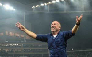 mano menezes tem pedido aceito pela justiça e cruzeiro terá que pagar mais de r$ 1,4 milhão ao treinador