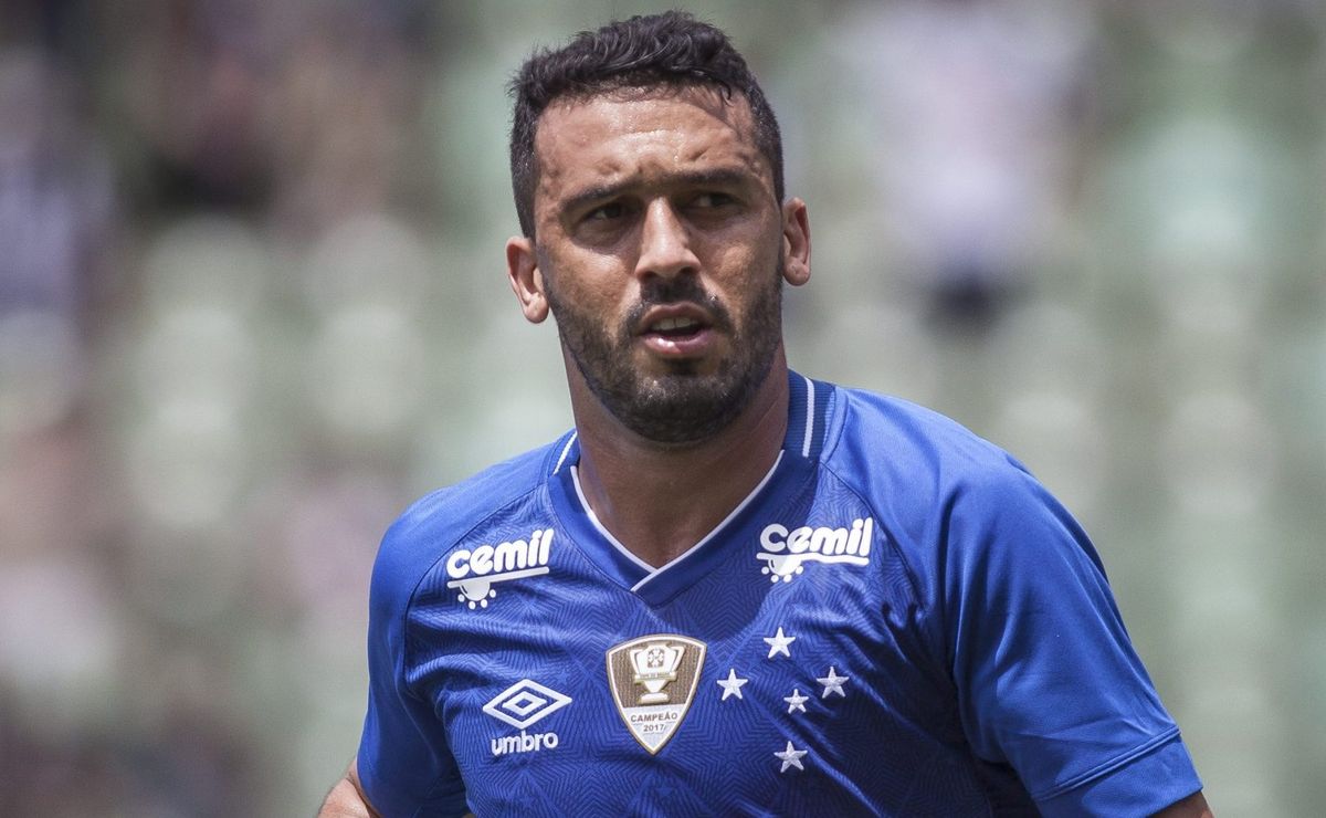 edílson revela confusão com rogério ceni no cruzeiro: "não me dou bem até hoje"