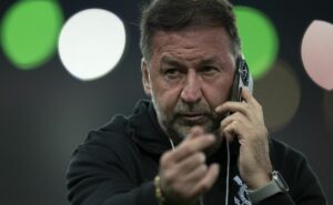 augusto melo pode anunciar 2 vendas no corinthians após contatos por giovane e pedrinho