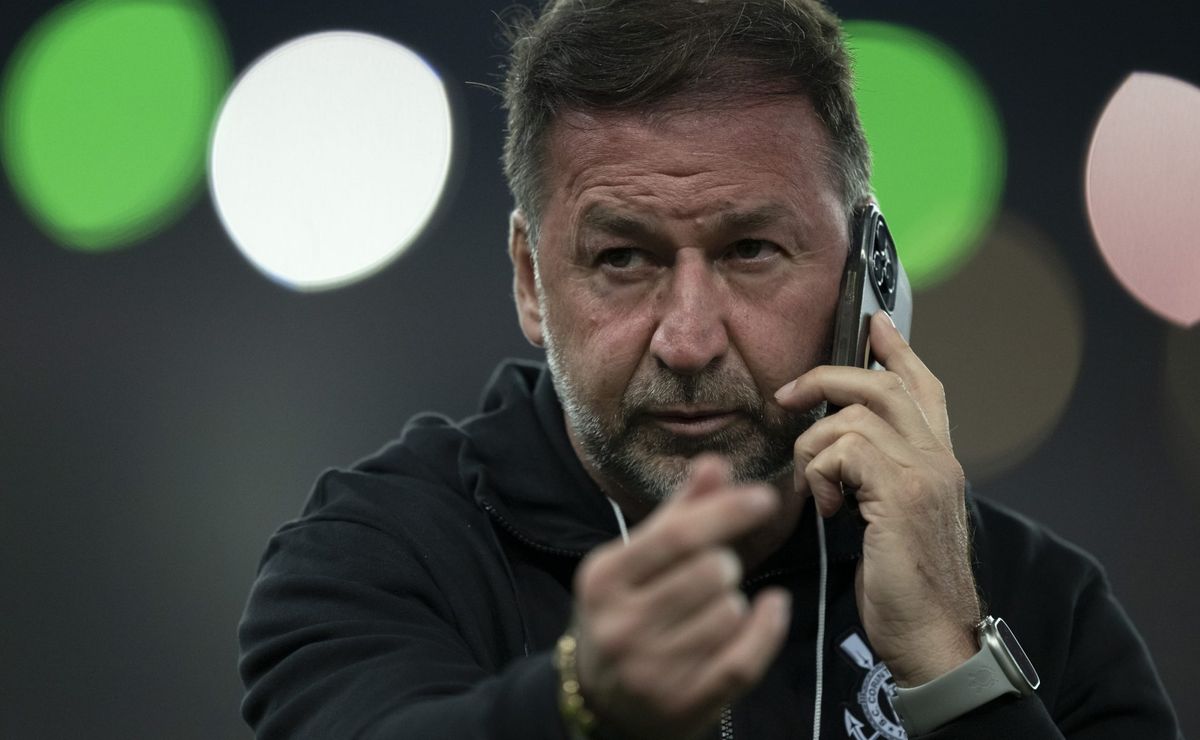 augusto melo pode anunciar 2 vendas no corinthians após contatos por giovane e pedrinho