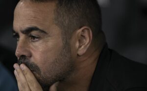 artur jorge exalta liderança do botafogo e diz: “queremos lutar por ela”