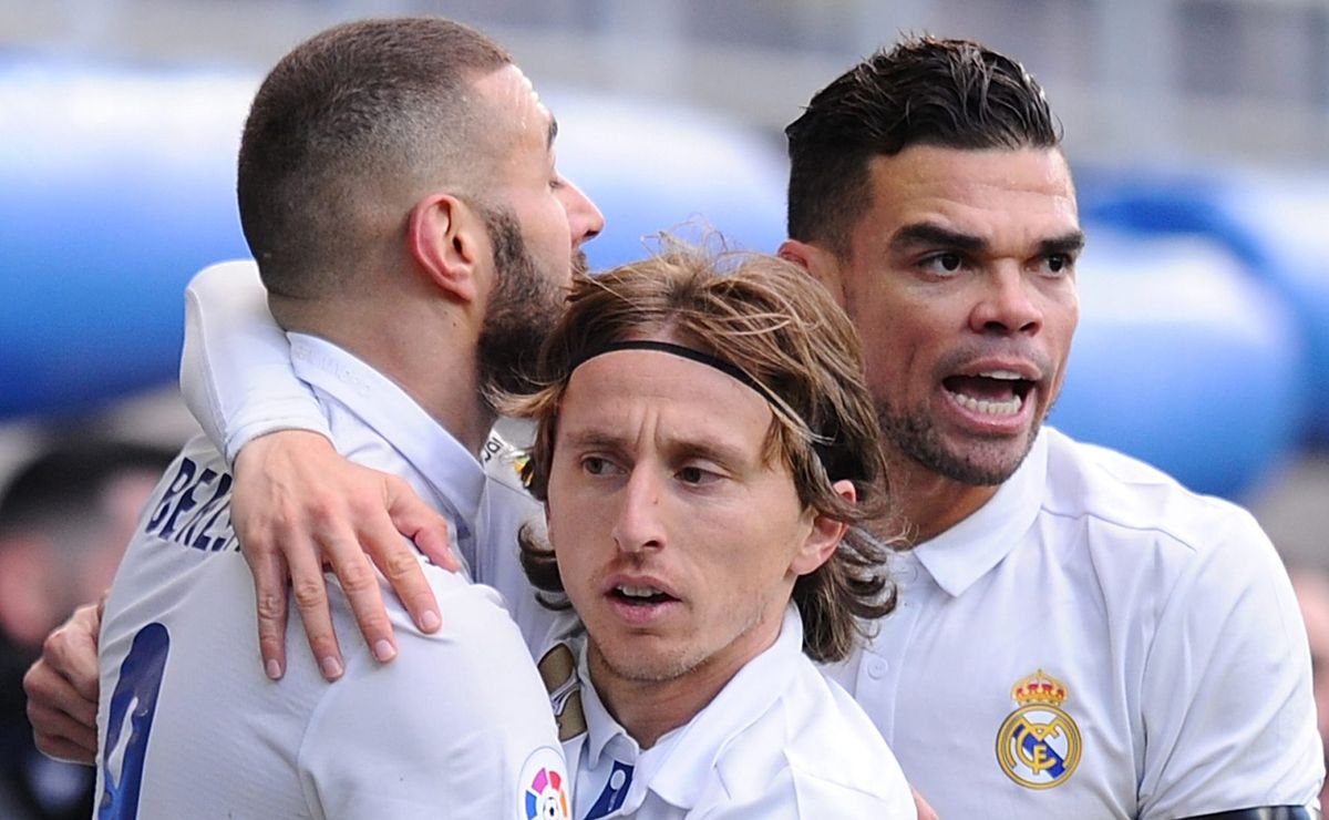 campeão de tudo com o real madrid foi oferecido ao vasco por edmundo