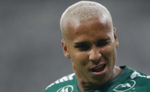 contrato até 2027: deyverson ganharia r$ 42 milhões se santos aceitasse desejo do atacante