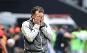 torcida do atlético mg perde a paciência com milito após derrota contra o criciúma