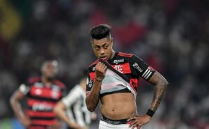 flamengo enfrenta calendário pesado com três competições em um mês