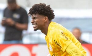 r$500 mil: augusto melo paga multa ao flamengo para poder contar com hugo souza no clássico