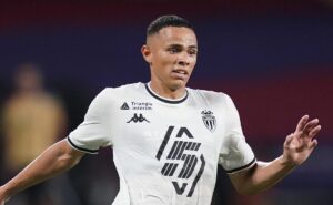 r$ 193 milhões: grêmio deve ter lucro com venda de vanderson para o tottenham (ing)