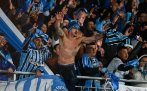 grêmio: z4 à vista? desempenho de du queiroz e pepê compromete a campanha; torcida reage