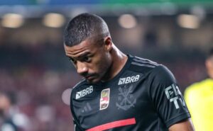 de la cruz vira assunto no flamengo e tite mantém dúvida da presença contra o palmeiras