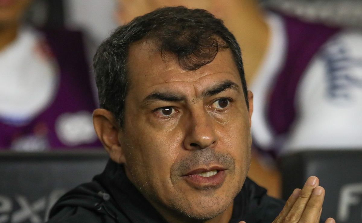 santos não quer demitir carille, mas nova derrota pode decretar demissão do treinador