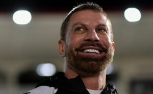 pedrinho decide contratar novo atacante no vasco e faz consulta por gonzalo plata