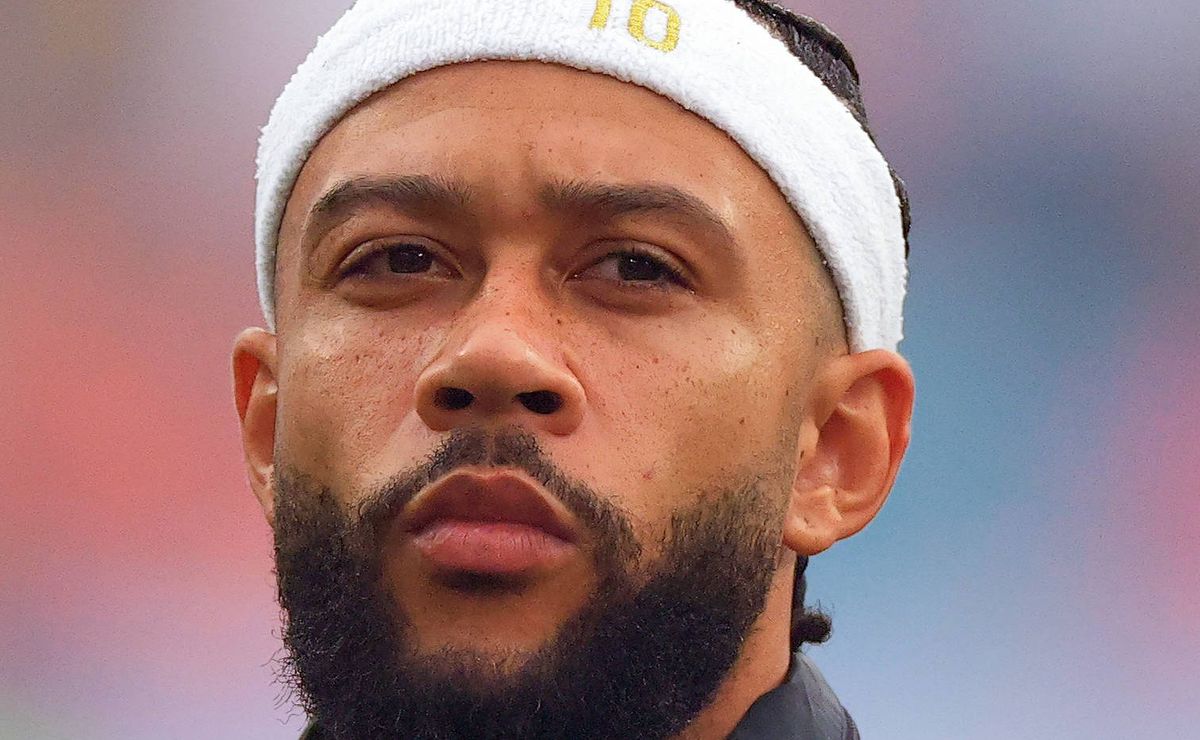 r$ 2,5 milhões: memphis depay no botafogo tem notícia divulgada e atacante é oferecido ao clube