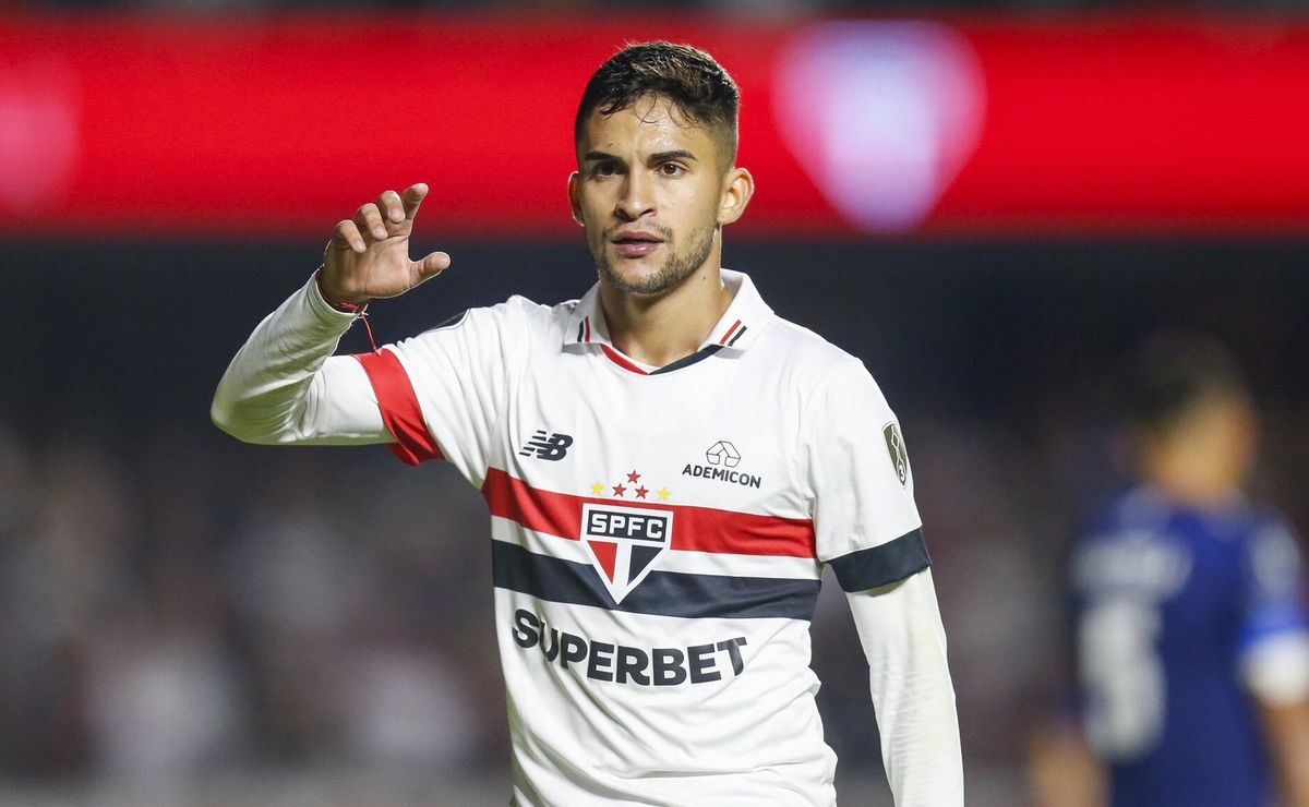 nestor comemora vitória do são paulo e comenta sobre briga pelo título: “jogo a jogo”