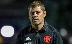 vasco de rafael paiva é chamado de limitado após classificação na copa do brasil por zé elias
