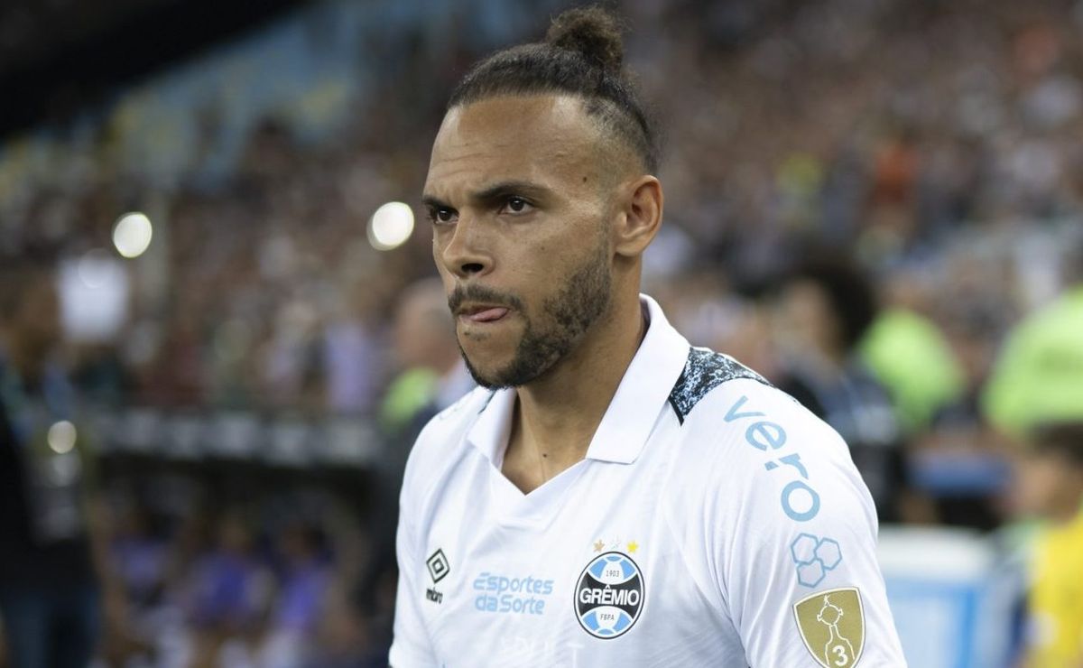 braithwaite faz centroavante perder espaço no grêmio de renato e saída é encaminhada