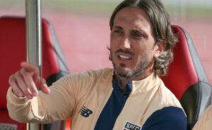 zubeldía já recebeu mais cartões que zagueiros do são paulo e diretoria fica preocupada com sistematização