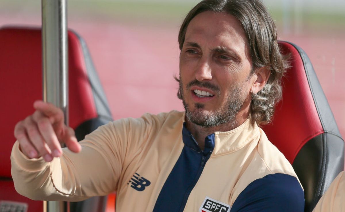 zubeldía já recebeu mais cartões que zagueiros do são paulo e diretoria fica preocupada com sistematização