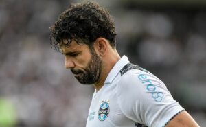 diego costa sente nova lesão e aumenta tempo de desfalque no grêmio