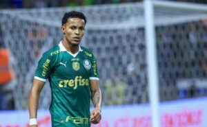 lázaro é criticado pelo torcedor do palmeiras no empate com o internacional: "desperdiçou dois passes"