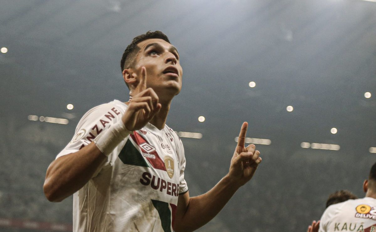 torcida do fluminense se empolga com atuação de kevin serna contra atlético mg: “messi colombiano”