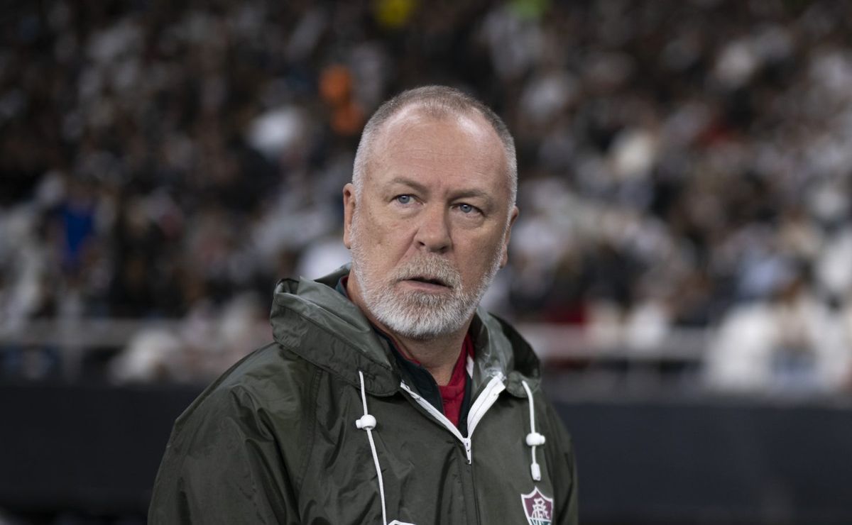 após derrota para o vasco, mano menezes expõe insatisfação com daronco e critica polêmica: “absurdo”