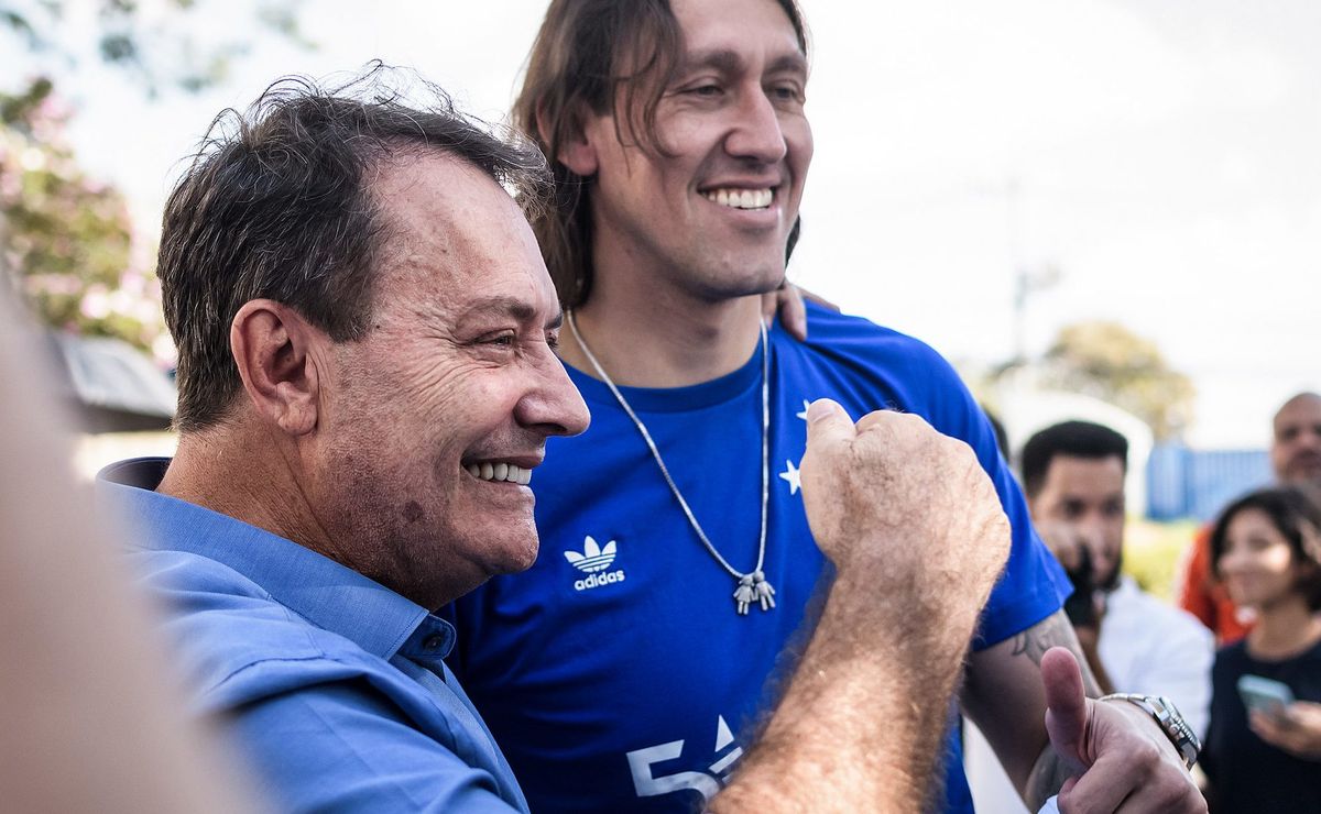 r$ 630 milhões até 2027: pedrinho bh assina acordo e record vai transmitir cruzeiro no brasileirão