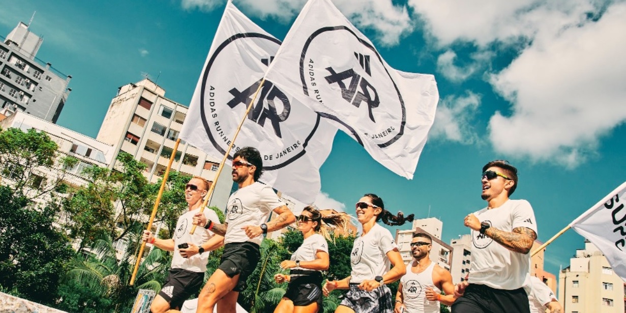 como as marcas engajam com as torcidas e as comunidades?