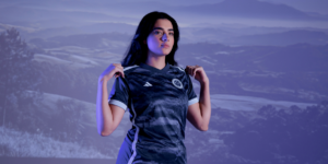 cruzeiro e adidas apresentam 3º uniforme da temporada com inspiração nas montanhas de minas gerais