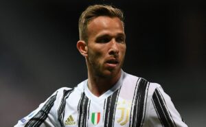 arthur, ex grêmio, vive situação complicada na itália e está encostado na juventus