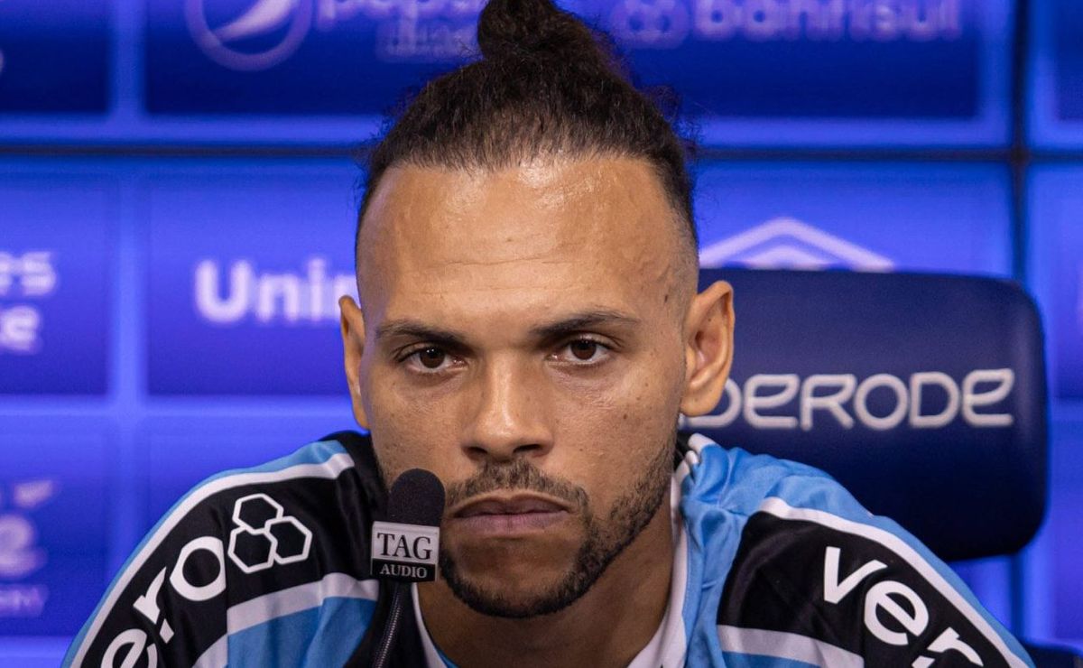 para obter sucesso no grêmio, braithwaite faz mudança pessoal e tem grande postura nos bastidores