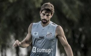 luan peres revela que está pronto para ajudar o santos a subir a série a: "falei com o carille ontem"