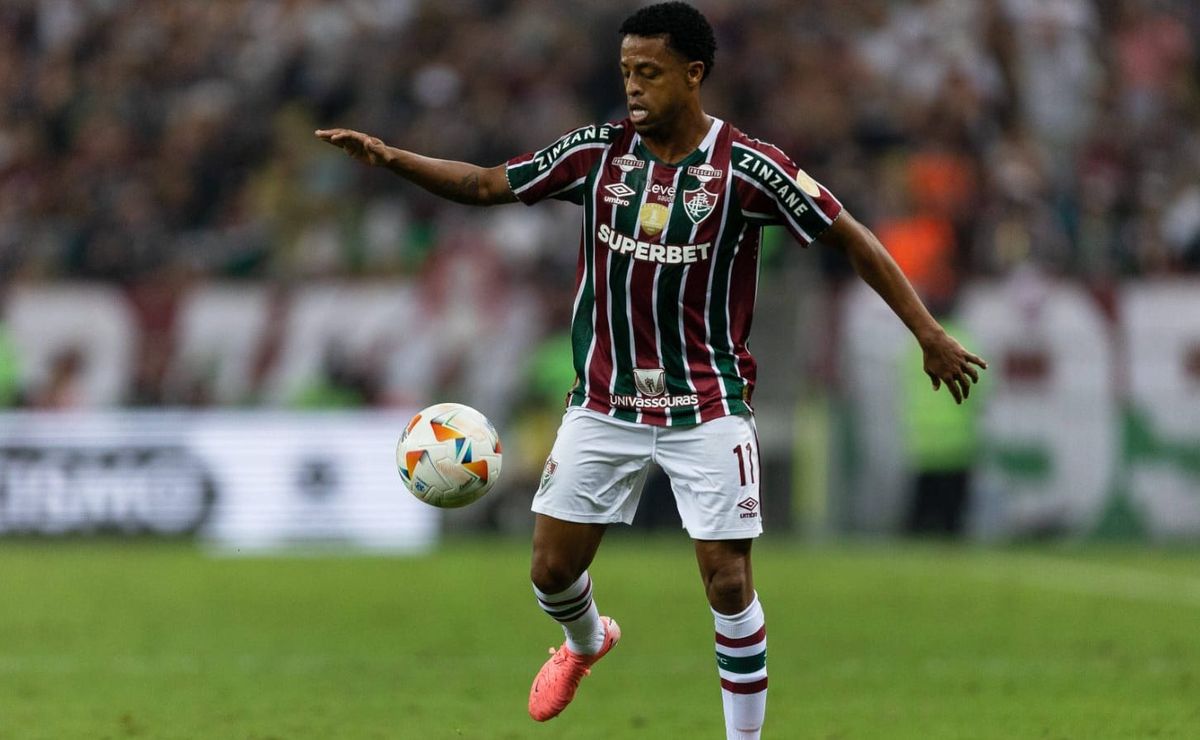em baixa no fluminense, keno vira garçom contra o galo e tenta dar volta por cima