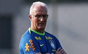 quatro jogadores da seleção brasileira não treinam em preparação para enfrentar o paraguai