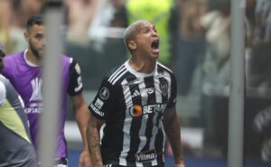 atlético mg bate fluminense com show de deyverson e avança à semifinal da libertadores